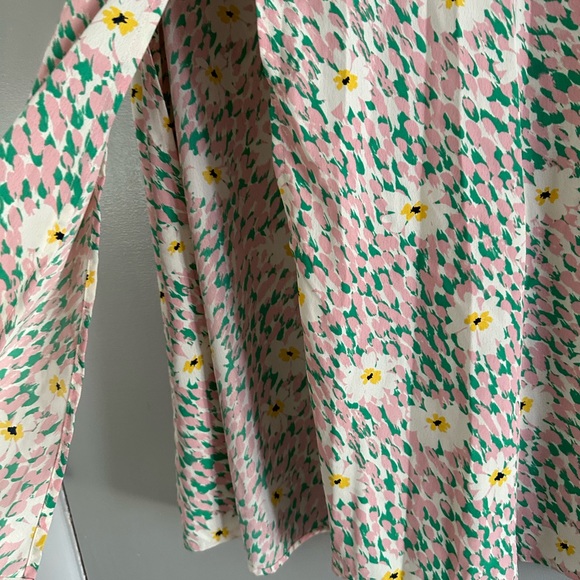 Originality floral skirt with 2 slits.  Size large - Picture 6 of 8